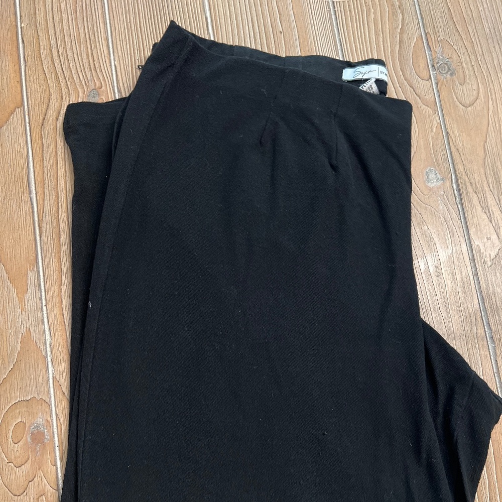 Black Capri